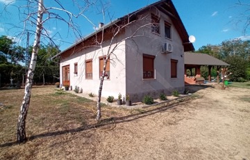 Eladó családi ház