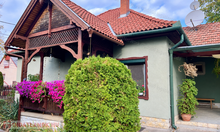 Családi ház egybenyitható apartmannal