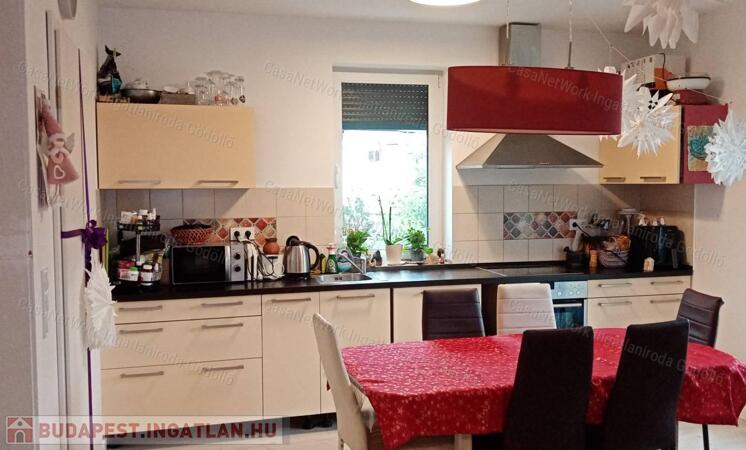 Tágas otthon, árnyas terasszal                                 