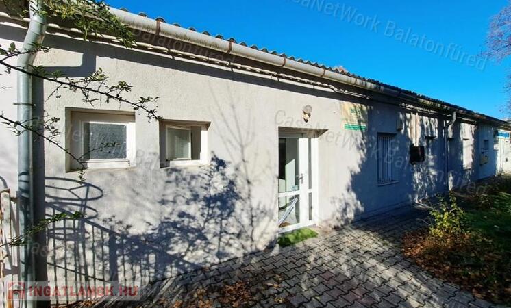 Üzletnek,műhelynek, irodának,raktárnak-eladó ingatlan VESZPRÉMBEN