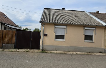 Eladó családi ház