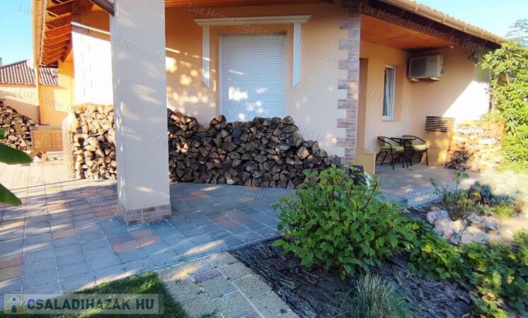 CSALÁDI OTTHON IGÉNYES KÖRNYEZETBEN!                                 