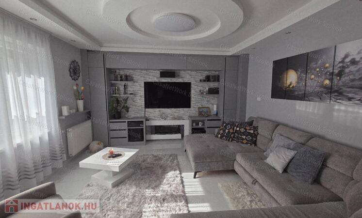 Luxus családi ház két szinten Szolnok belvárosában