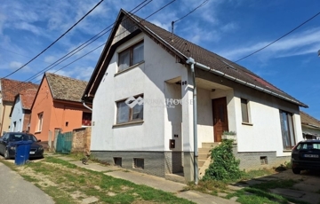 Eladó családi ház