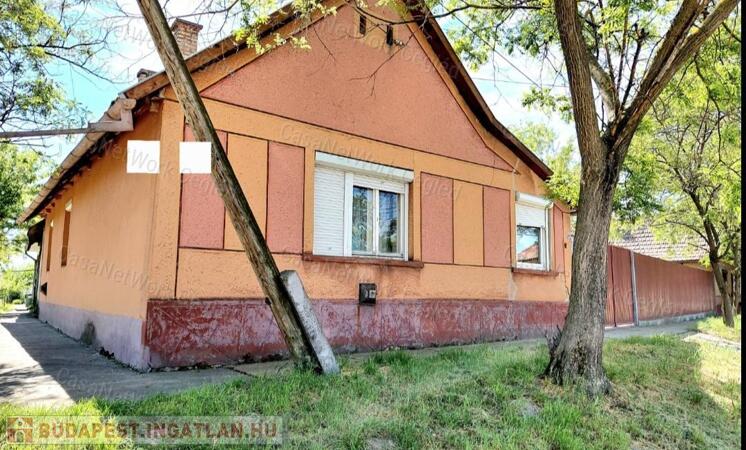 Cegléden Eladó Lakóház                                 