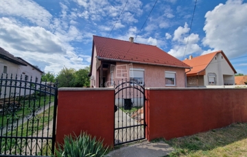 Eladó családi ház