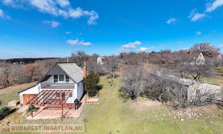 Vászoly Öreg-hegy pince-présház balatoni panorámával                                 