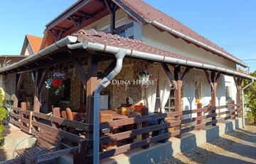 Eladó családi ház