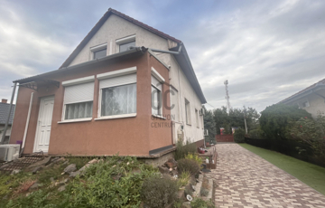 Eladó családi ház