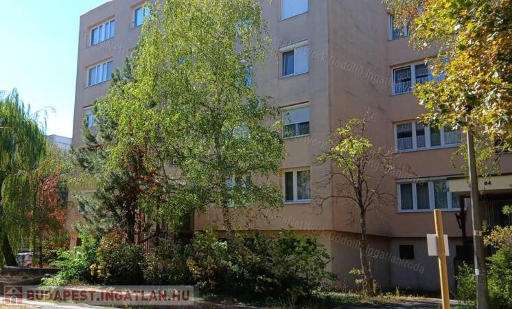 Erkélyes lakás szigetelt házban                                 