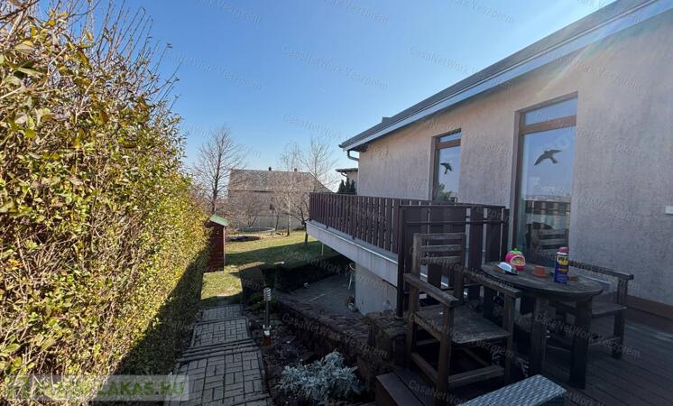 BALATONALMÁDI LAKÁS                                 