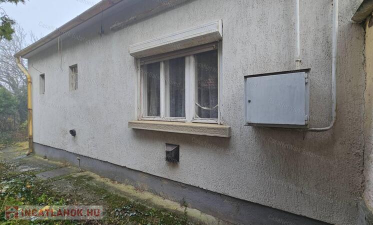 Eladó felújítandó családi ház Balatonfüred központi, mégis csendes részén