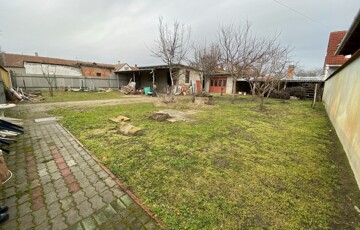 Eladó telek/földterület