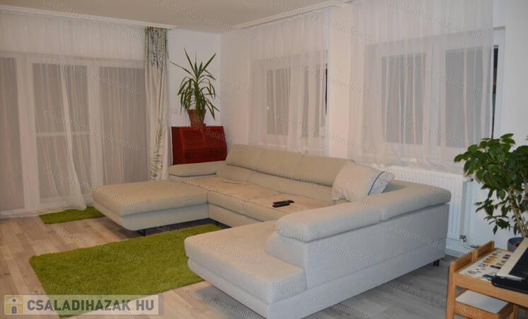 Tip-top, ideális méretű újszerű ház eladó!                                 