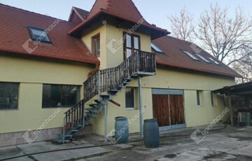 Eladó családi ház