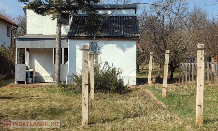 Eladó hétvégi ház Csatárhegyen