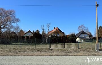 Eladó telek/földterület