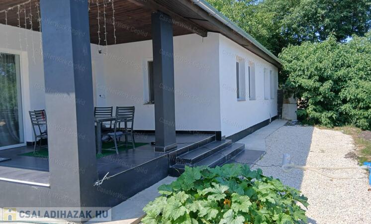 ELADÓ CEGLÉDI 187 m2 ÚJ ÉPÍTÉSŰ CSALÁDI HÁZ.                                 