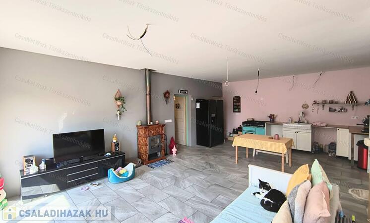 Eladó családi ház Fegyverneken!                                 