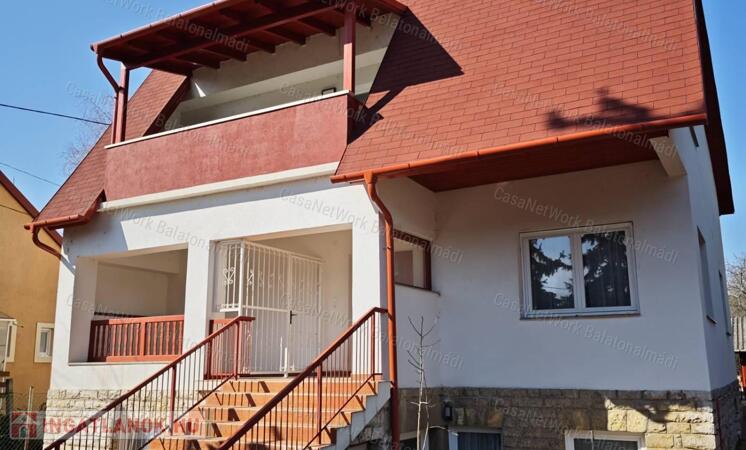 Felújított, 5 apartmanos ház eladó Balatonfüreden