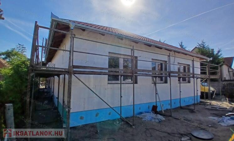 Eladó 100 m2 Ceglédi Ikerházfél az Úri negyedben.