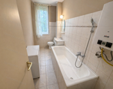 Szolnokon, a Tallinn városrészben 2 szobás 1. emeleti lakás eladó!