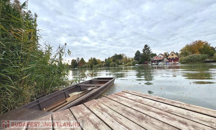 Keresztháti üdülősoron eladó 10+2 férőhelyes nyaraló wellness résszel                                 