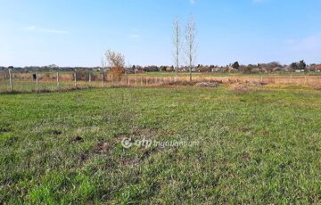 Eladó telek/földterület