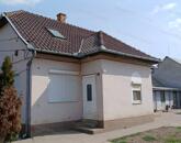 Eladó Kétpón egy 4 szobás 116m2-es tetőteres családi ház + csarnok