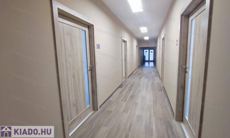 Szolnok belvárosában, jól megközelíthető helyen irodák kiadók!                                 