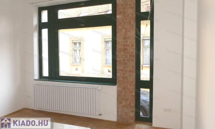 Belvárosban, utcafrontos,  igényes üzlethelyiség                                 