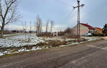 Eladó telek/földterület