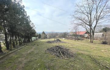 Eladó telek/földterület