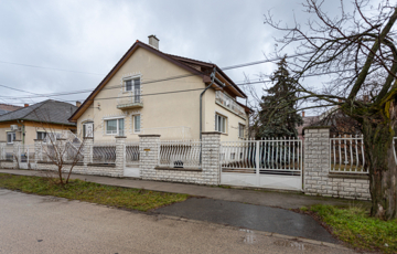 Eladó családi ház