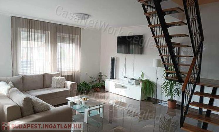 Tápiószentmártonban azonnal költözhető családi ház eladó                                 