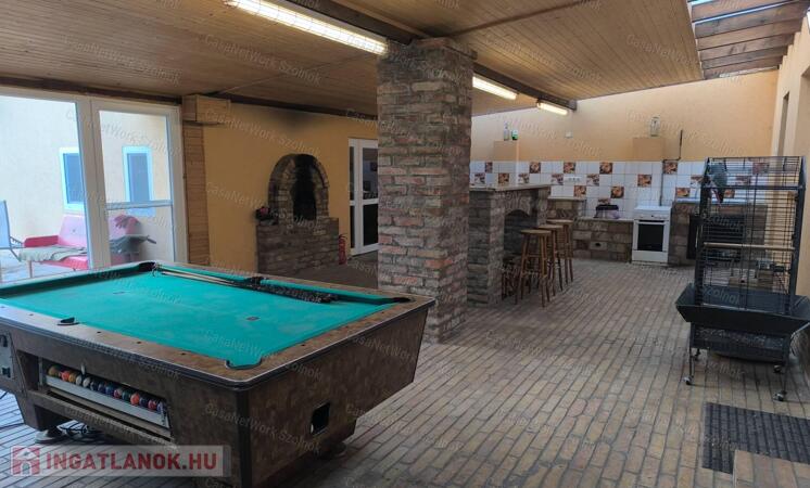 Szandaszőlősi felújított 90 m2-es családi ház eladó!