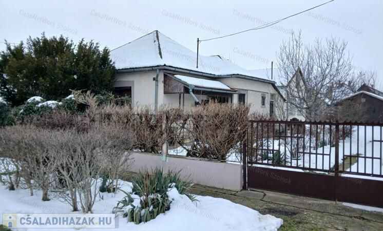 Eladó Martfűn egy 183 m2-es családi ház                                 