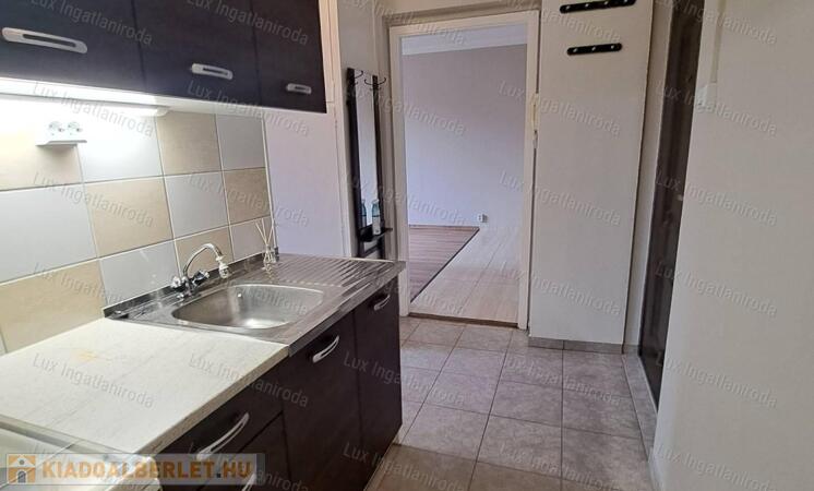 Kiadó igényes, 35 m²-es lakás Oroszlány központi részén!                                 