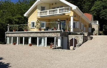 Eladó családi ház