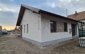 Eladó családi ház