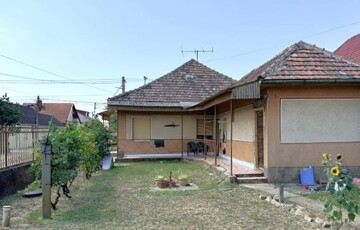 Eladó családi ház