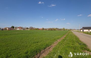 Eladó telek/földterület