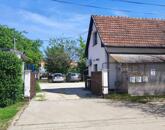 Eladó családi ház üzlethelyiséggel, garázzsal Szandaszőlősön
