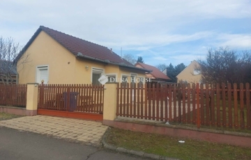 Eladó családi ház