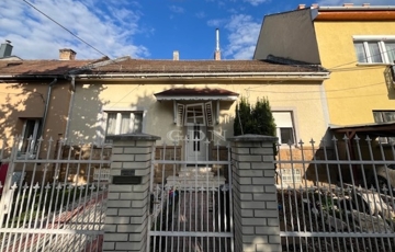 Eladó családi ház