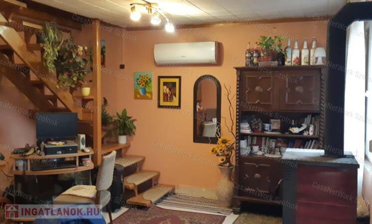 Tiszaföldváron a strandhoz közel eladó ház!