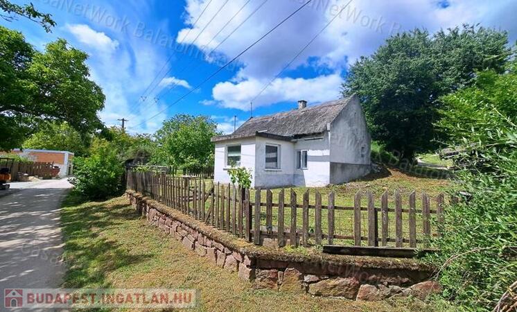 Kedvező lehetőség - eladó LAKÓHÁZ, UDVAR BALATONRENDESEN                                 