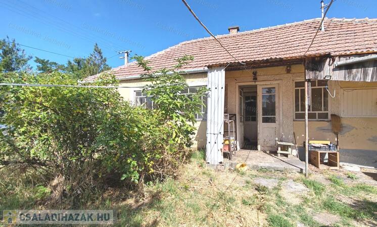 Falu széli, csendes környezetben eladó családi ház Boconádon                                 