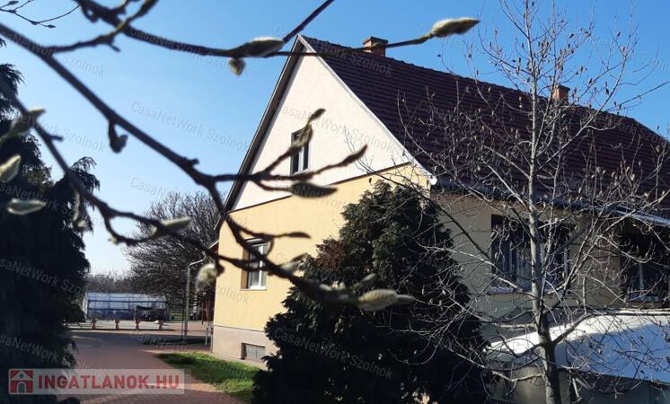 Eladó gazdálkodásra alkalmas családi ház Szandaszőlősön!