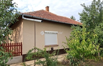 Eladó családi ház